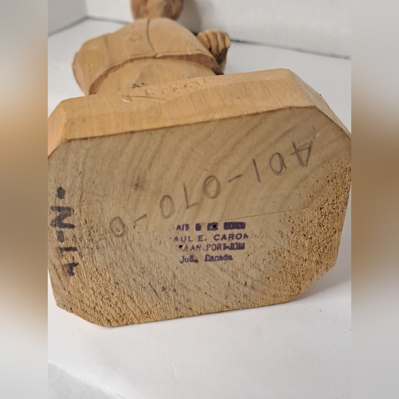 Vintage Caron Hand Carved Peasant Woman Figurine. - Picture 11 of 14